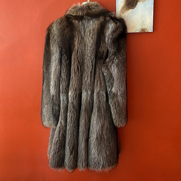 Fur coat size 6 Canadian, Montreal - Picture 2 of 3